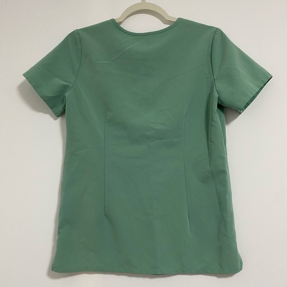 Figs Women's Short Sleeve Green Top - Picture 4 of 4